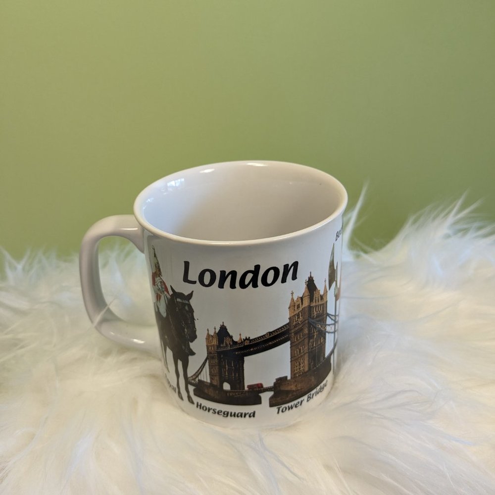 Vintage 1980's Lambert London Souvenir Mug
